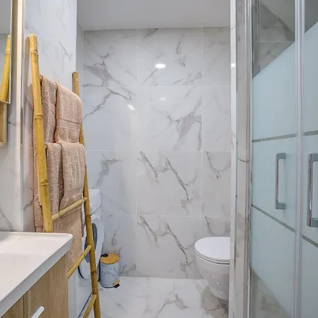 Daire Proche De La ,appartement Lumineux Et Climatise Antibes