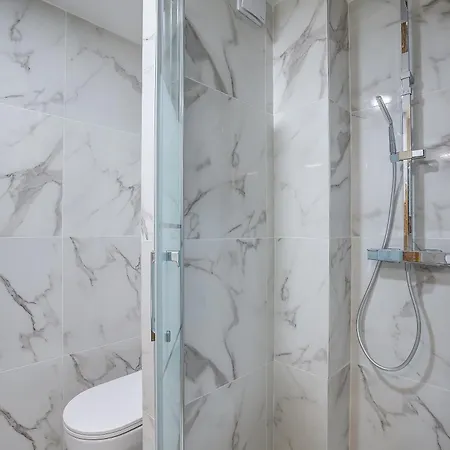 Proche De La ,appartement Lumineux Et Climatise 公寓 *